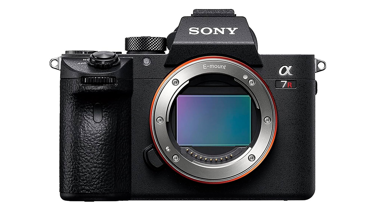 Sony Alpha 7RIII, mirrorless full-frame, oggi su Amazon al prezzo più basso di internet