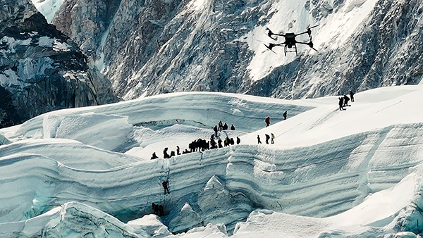 Consegne aeree sul tetto del mondo con DJI FlyCart30 cascata di ghiaccio Khumbu