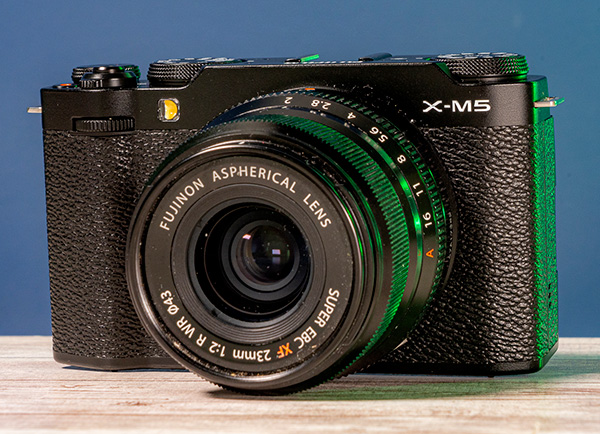 Fujifilm X-M5: piccola, ma X-Trans